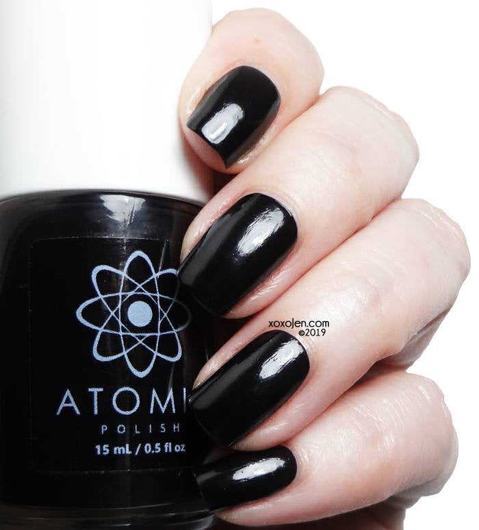 MATTE BLACK AND GLOSSY GOLD NAIL TUTORIAL - YouTube